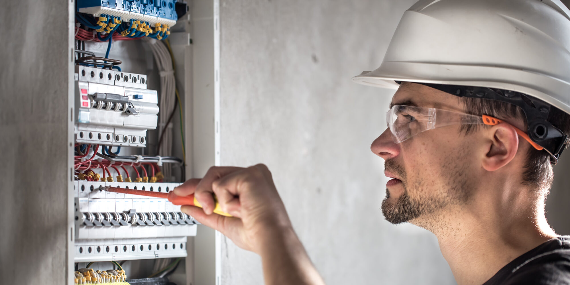 Electrical Contractors in Surat | Best Electrician Services
